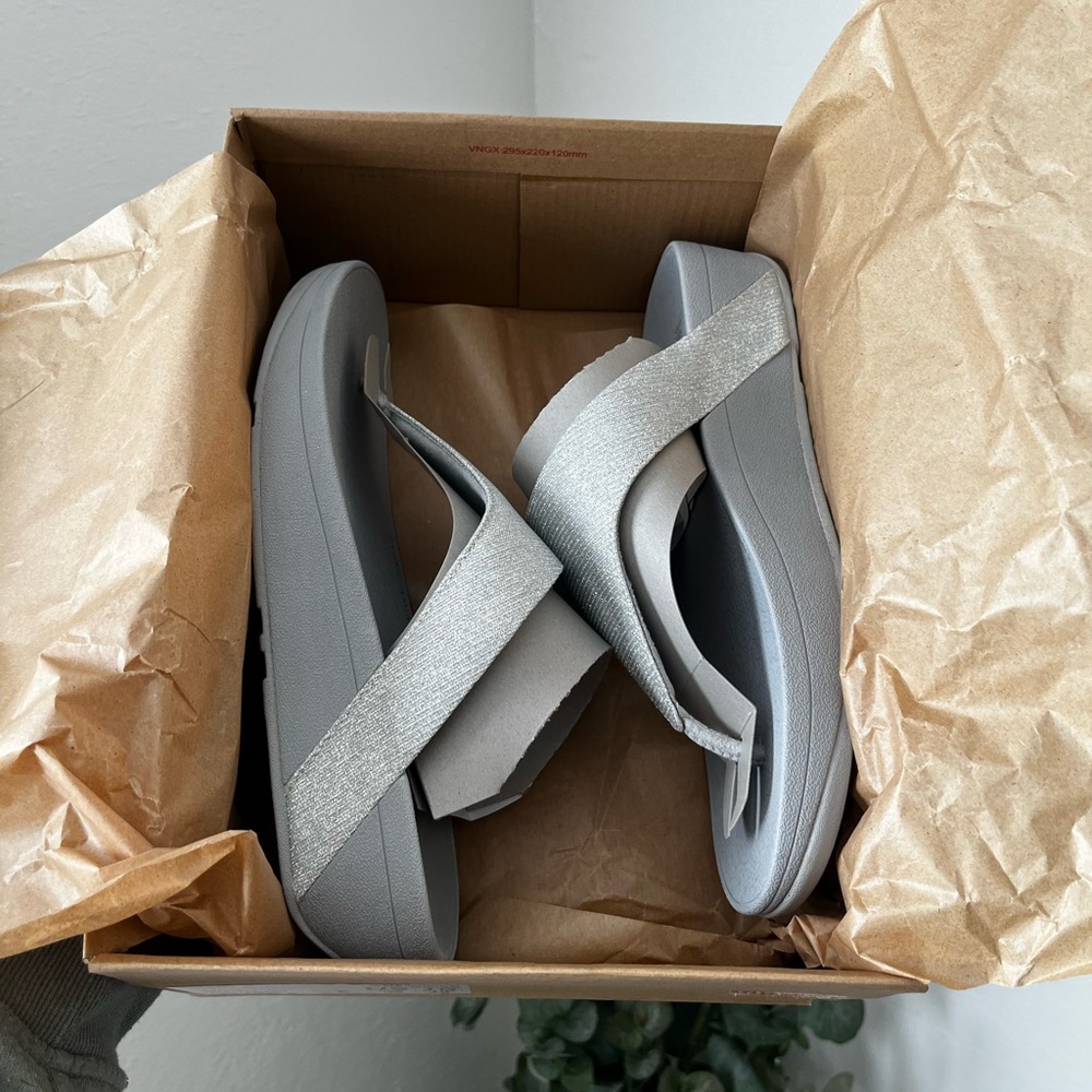 FitFlop Women's Lottie Glitzy Silver Slide Sandals Size 10 US - Picture 13 of 14
